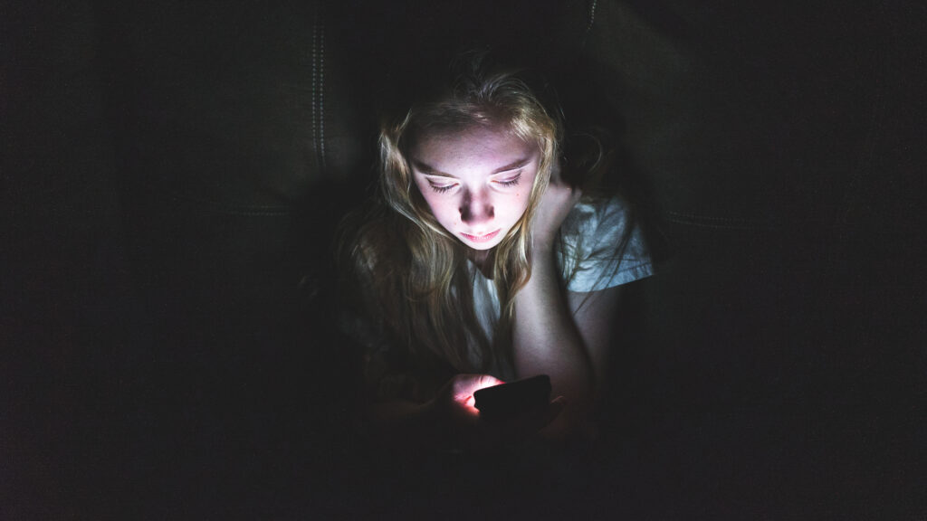 Stopping the spread of mass hysteria by social media platforms
