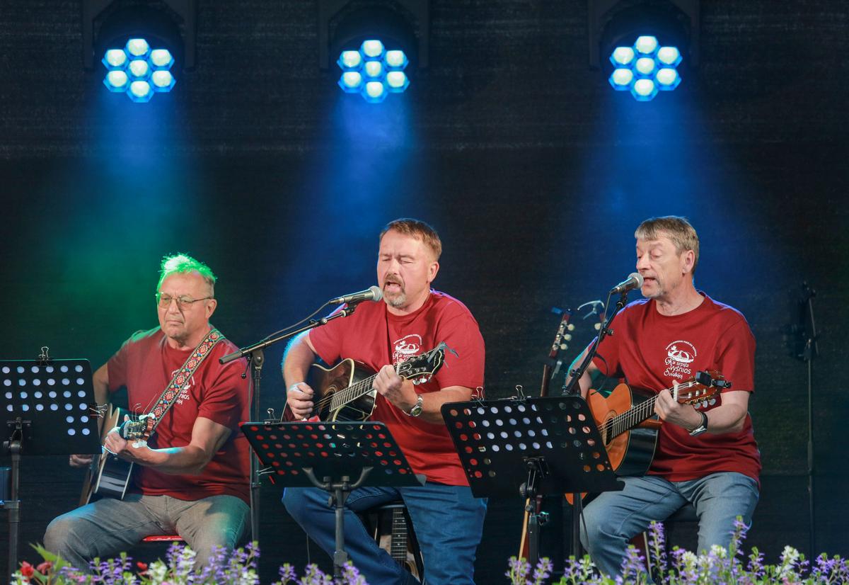 Sirpstant vyšnioms ir kvepiant liepoms • Suvalkietis