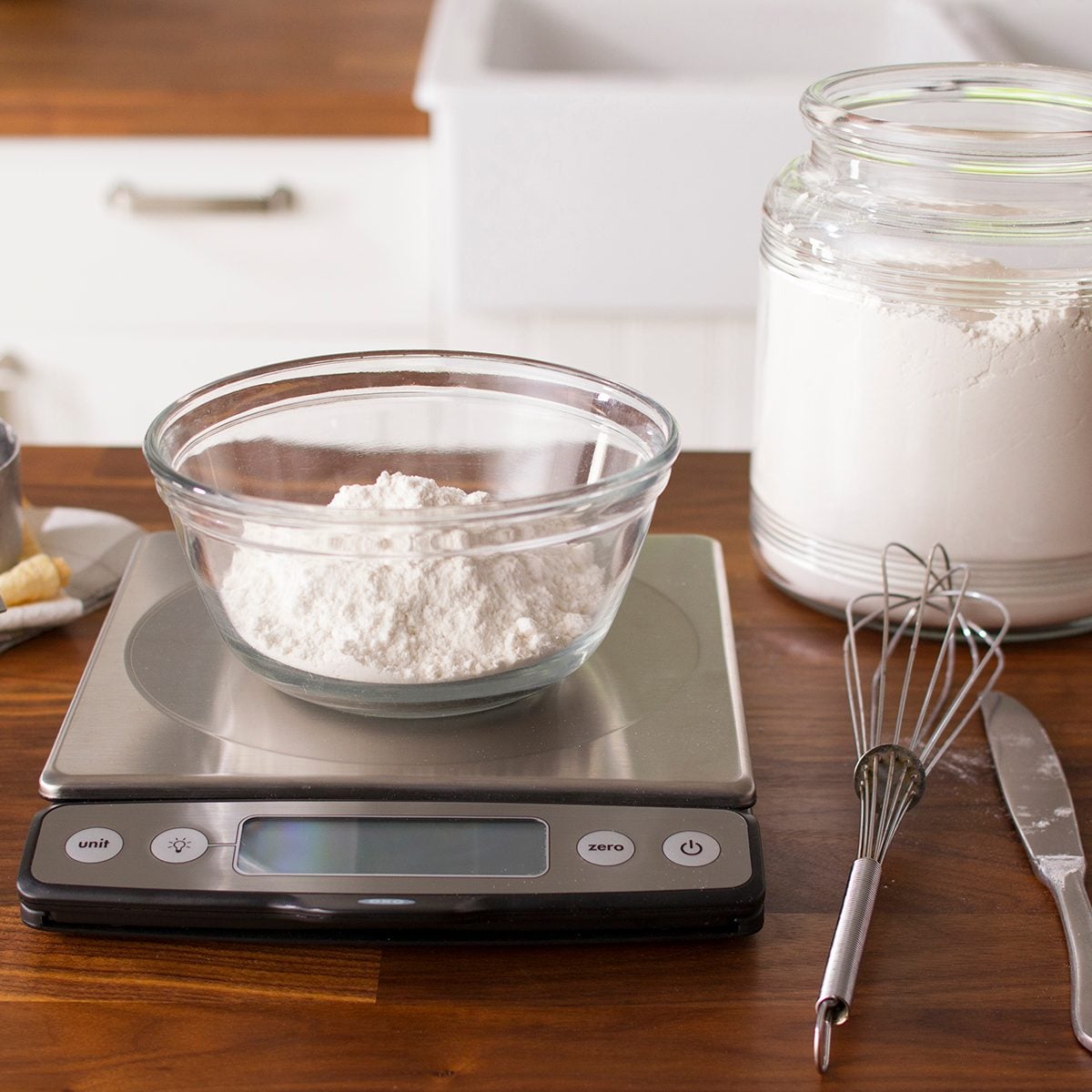 How to Measure Flour the Right Way