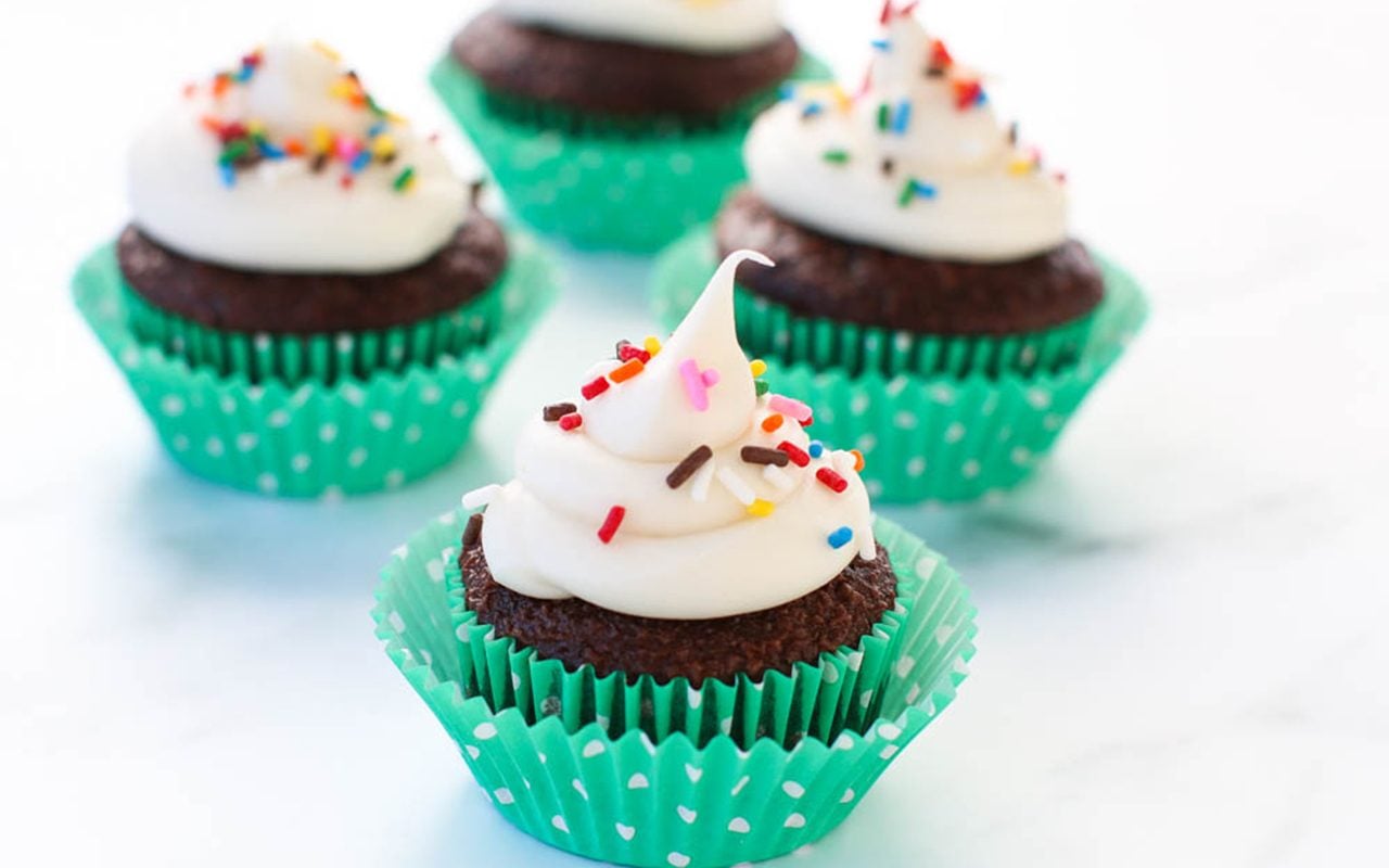 How to Frost Cupcakes with a Ziploc Bag | Taste of Home