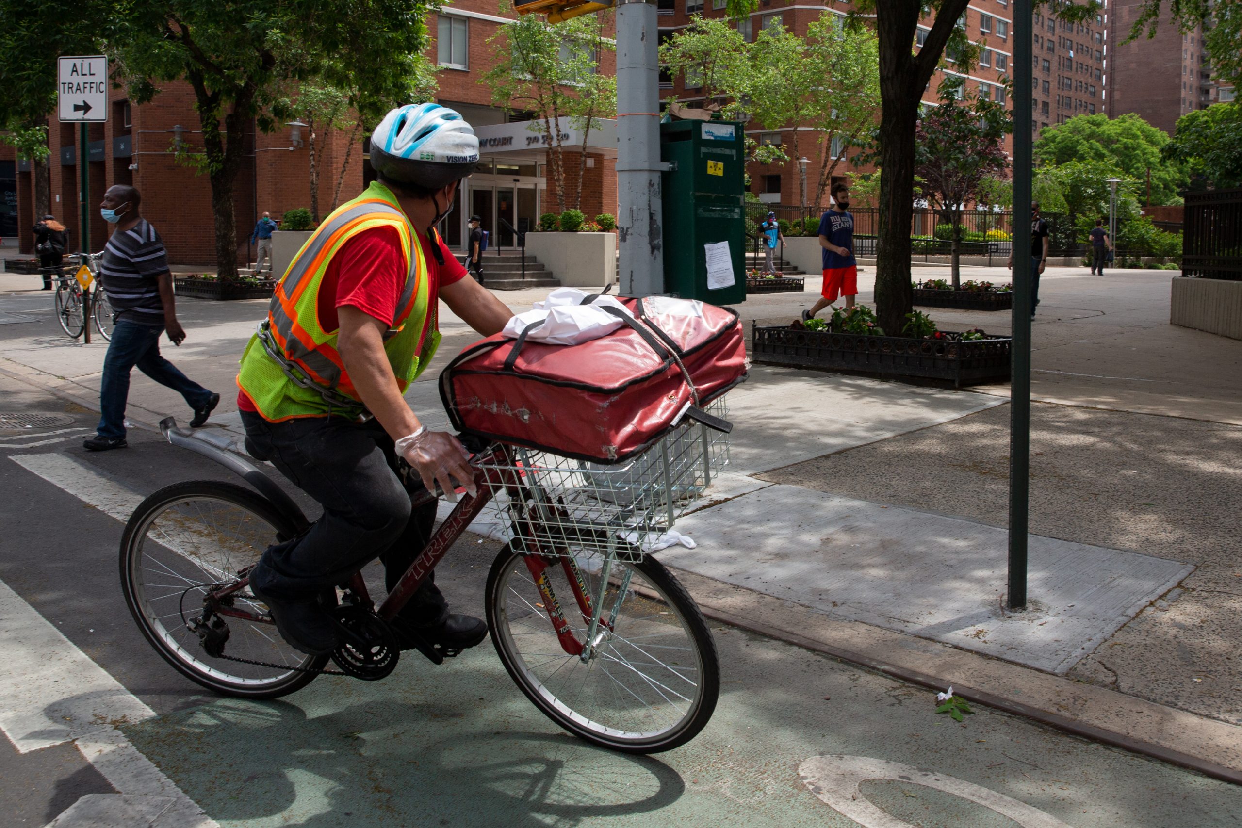 NYC Set to Pass Food Delivery App Laws Securing Workers Minimum Pay, Bathrooms and More | THE CITY — NYC News