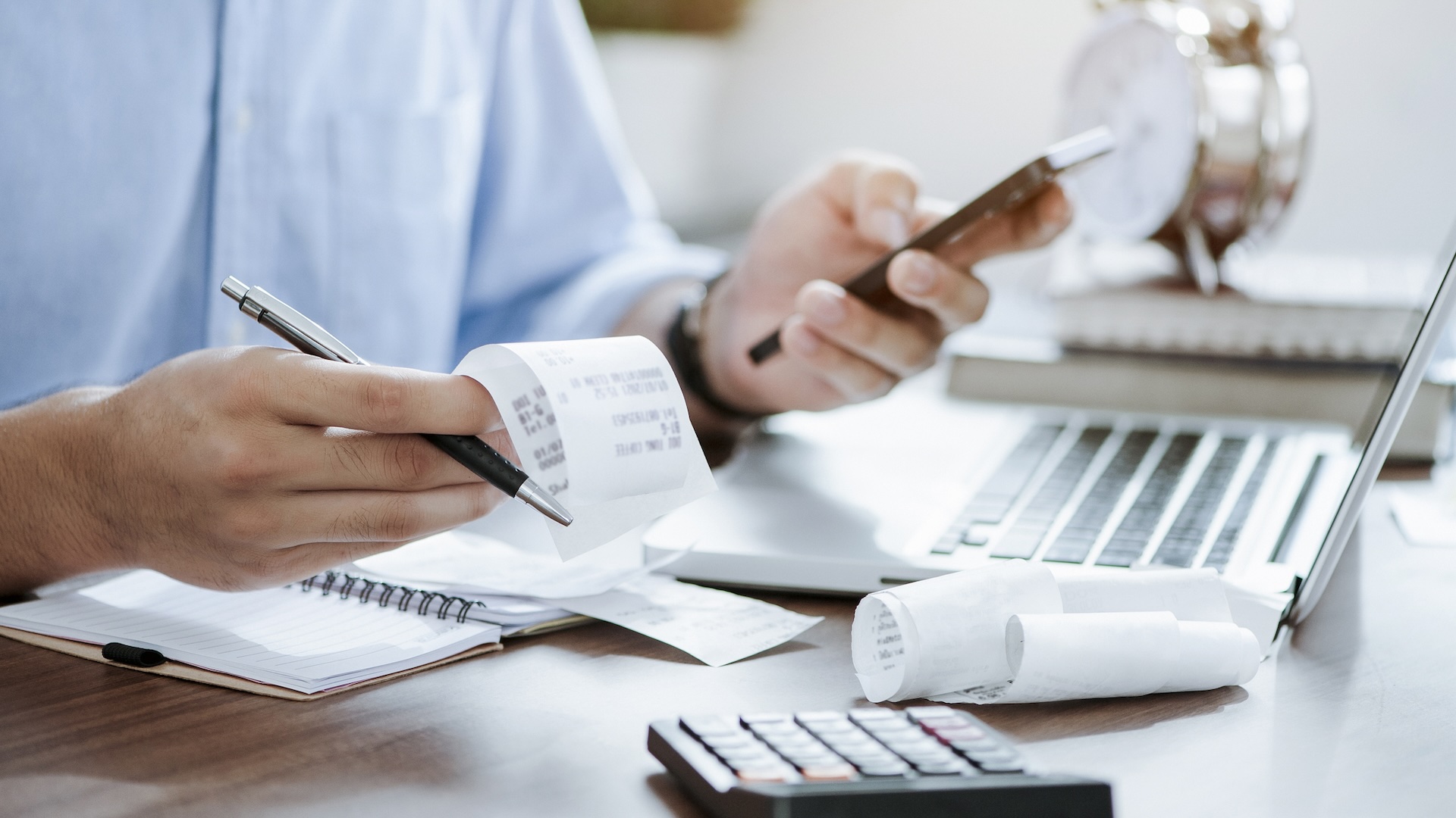 Researchers issue warning about overlooked factor cutting into Americans' paychecks: 'Consequences add up quickly'