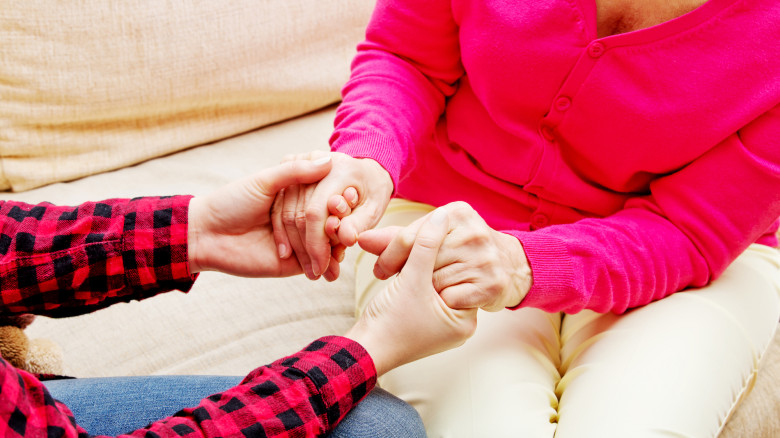 8 Ways To Cope When Someone You Love Gets Diagnosed With Cancer