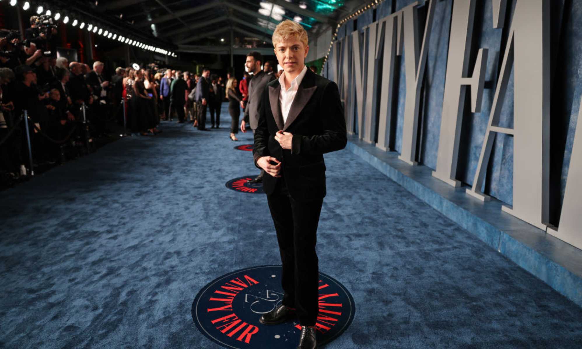 Mae Martin calls out anti-trans attacks in comedy
