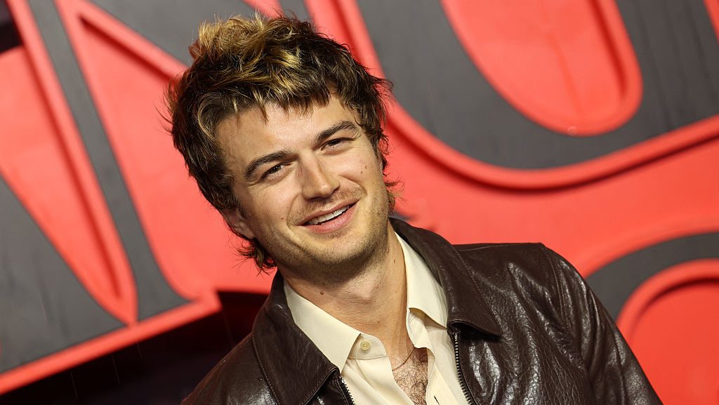 People are asking: 'Is Joe Keery bisexual?' following a recent interview