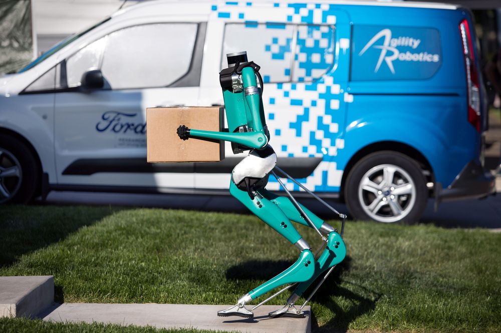 Ford package delivery tests combine autonomous vehicles, bipedal robots - The Robot Report