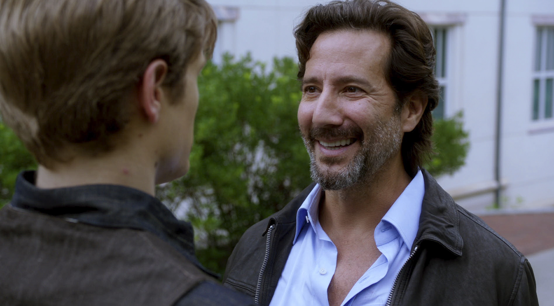 'MacGyver' First Look: Why Is Henry Ian Cusick Stalking MacGyver? (VIDEO)