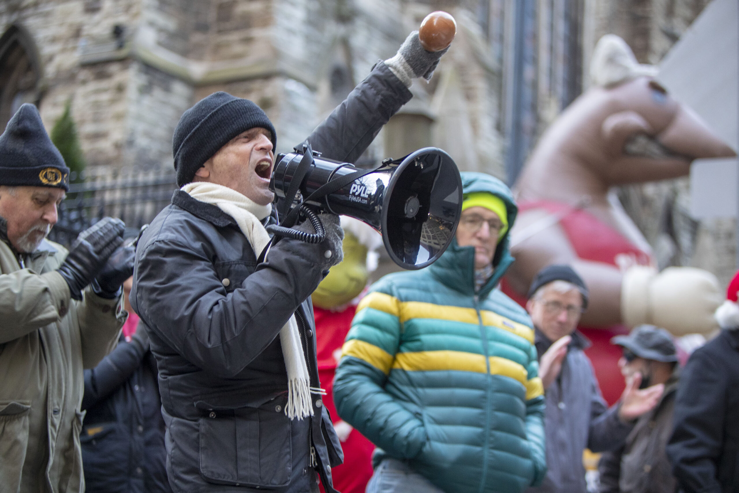 Striking newspaper workers, supporters protest outside publisher's wedding reception - Pittsburgh Union Progress