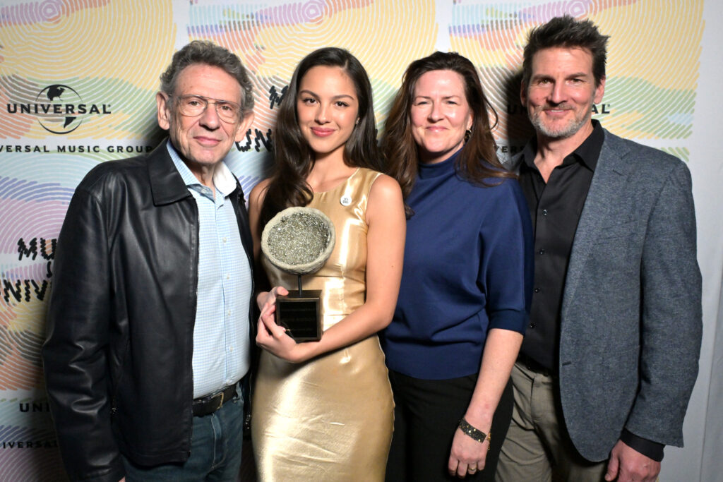 OLIVIA RODRIGO RECEIVES THE FOURTH ANNUAL UNIVERSAL MUSIC GROUP X REVERB AMPLIFIER AWARD - UMG