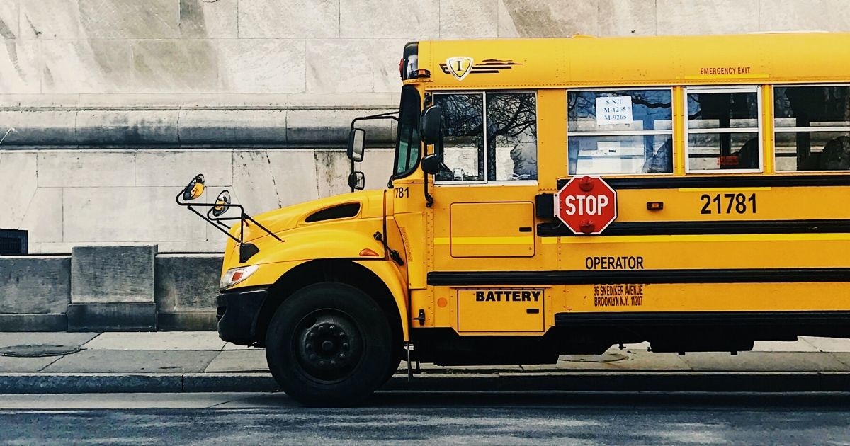 School districts are transforming buses into wifi hotspots for students without internet - Upworthy