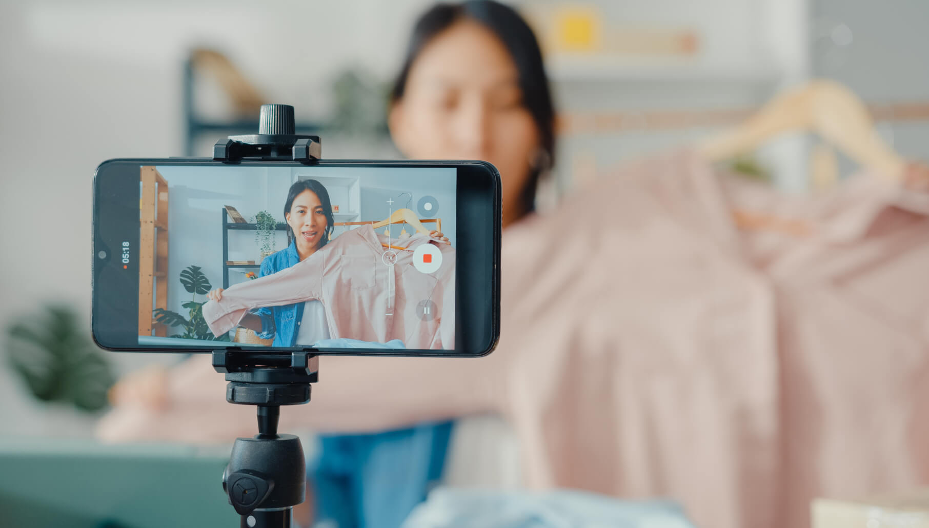 YouTube Live vs Facebook Live: Which One is Best?