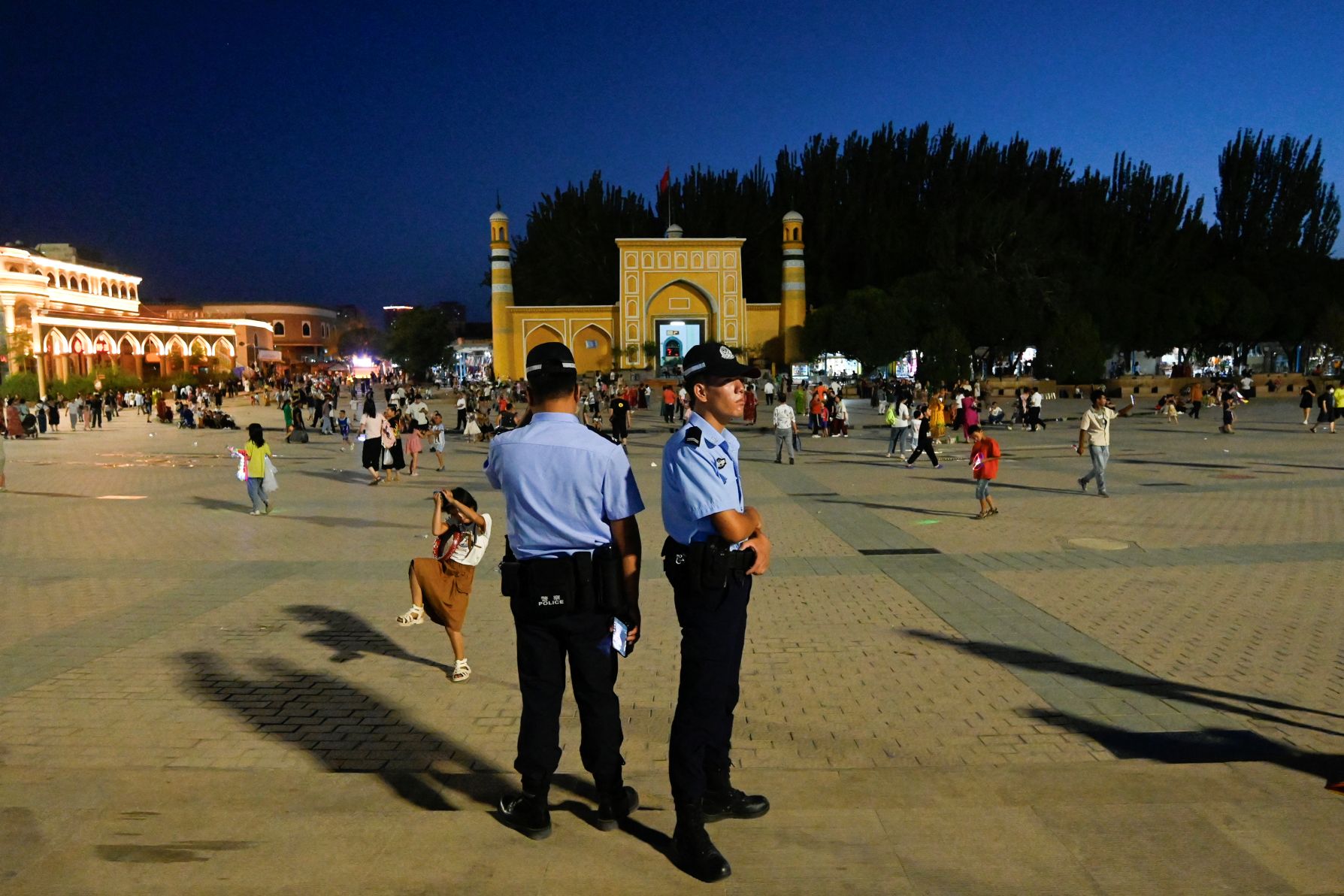 China bina hotel mewah atas tapak masjid di Xinjiang