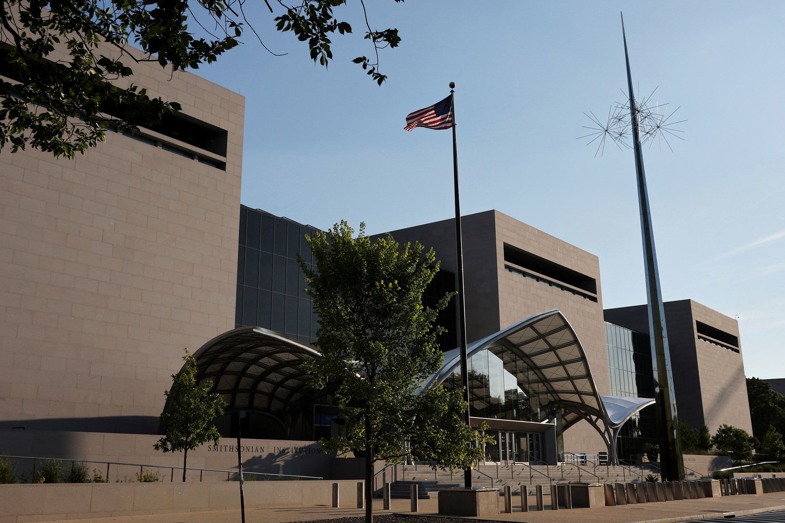 Trump orders review of Smithsonian's exhibits - Indianapolis News | Indiana Weather | Indiana Traffic | WISH-TV |