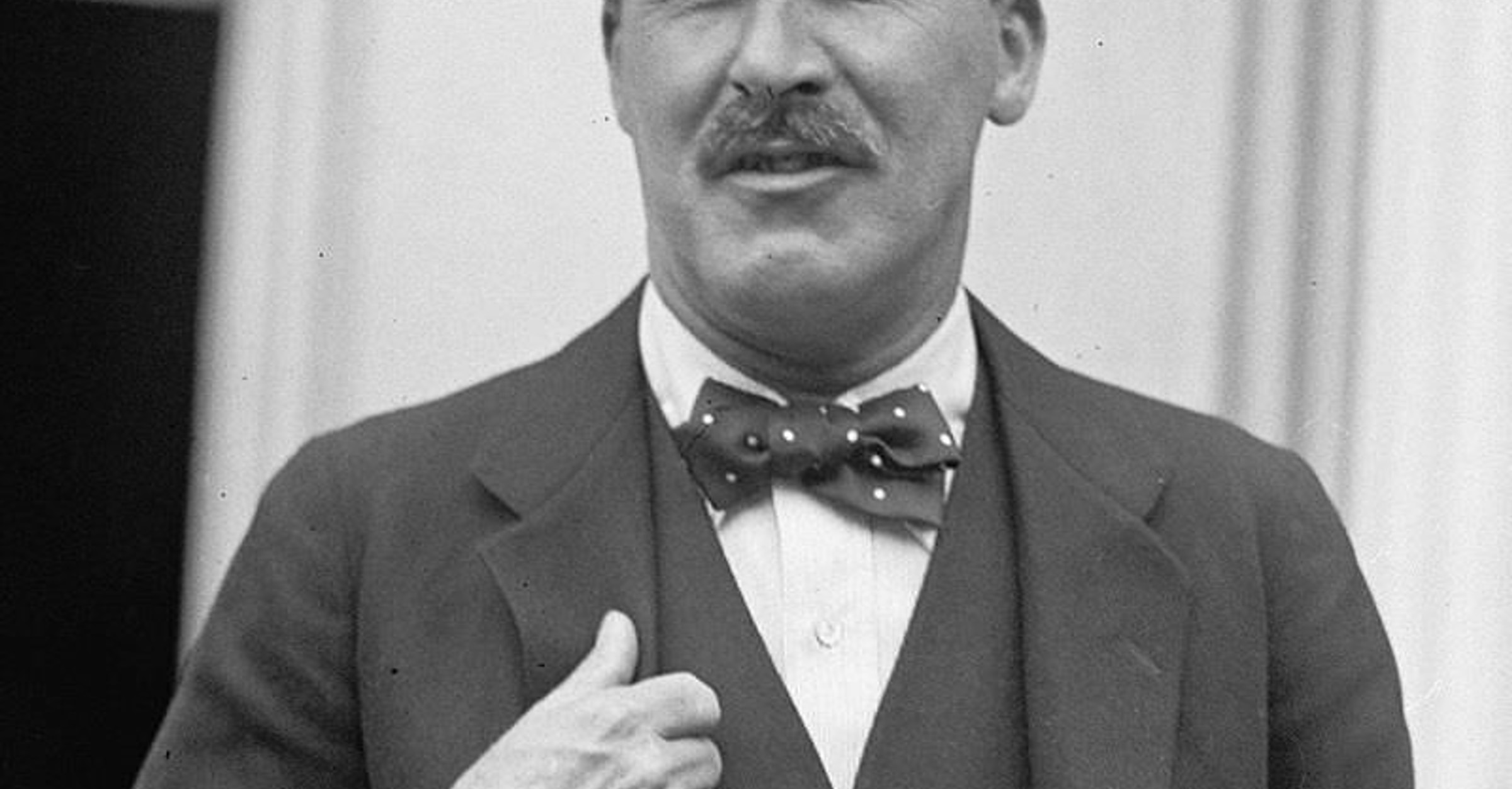 Coisas Maravilhosas: A Descoberta da Tumba de Tutankhamon por Howard Carter - Enciclopédia da História Mundial