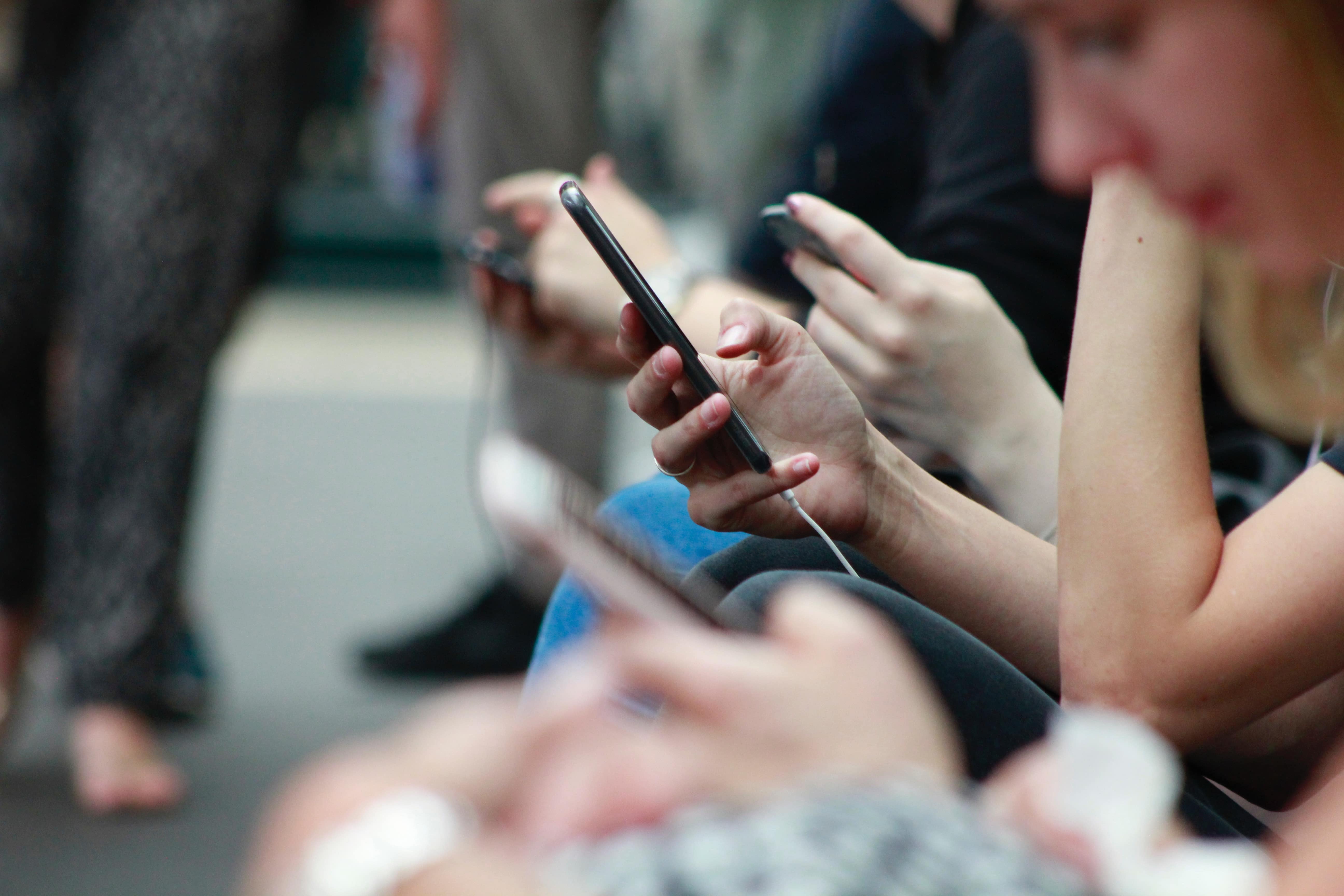 Social media overtakes print to become the third-largest advertising channel – Zenith