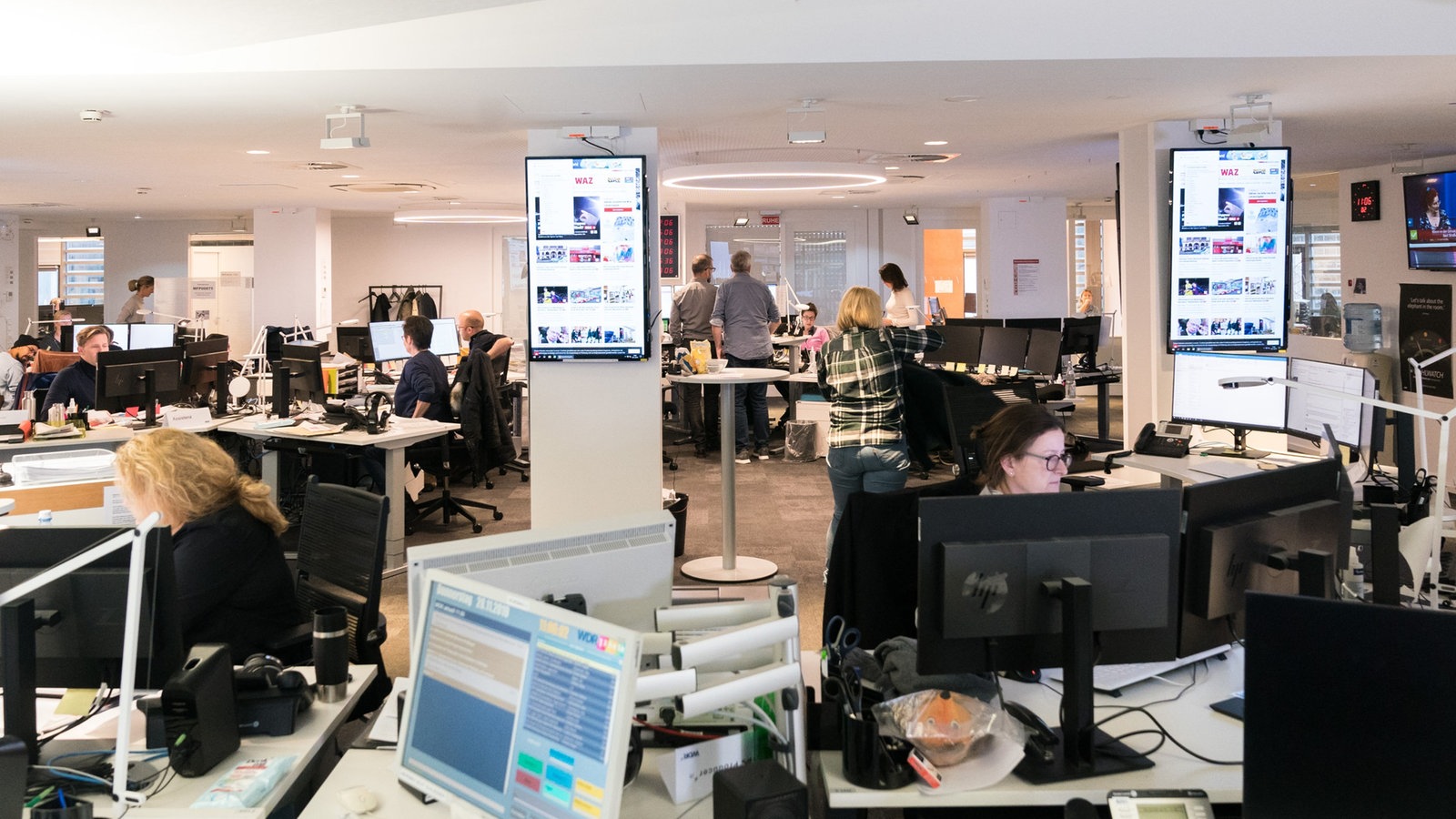 WDR Newsroom: Informationen für den Westen rund um die Uhr auf allen Kanälen - Nachrichten - WDR
