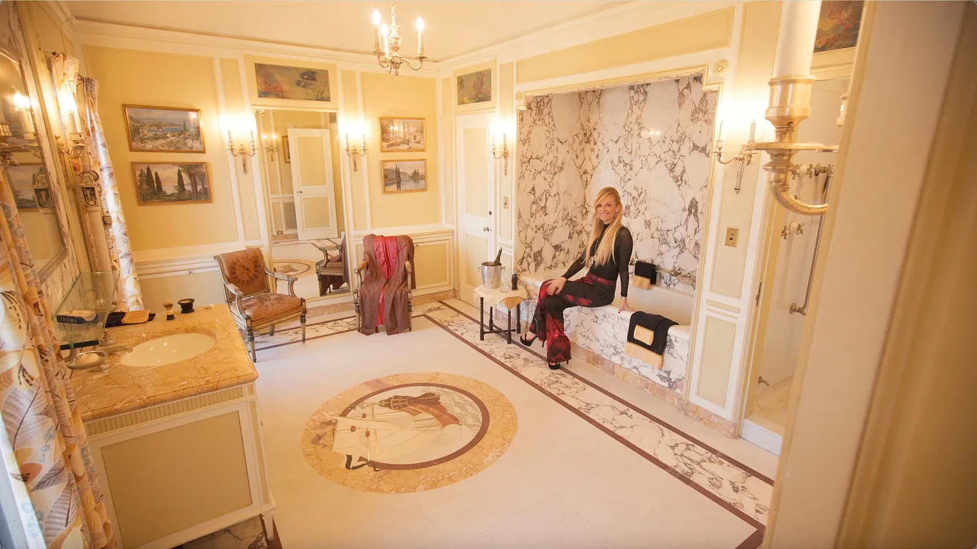 Secret doors and a golden mansion: the Vanderbilts' New York - BBC Reel