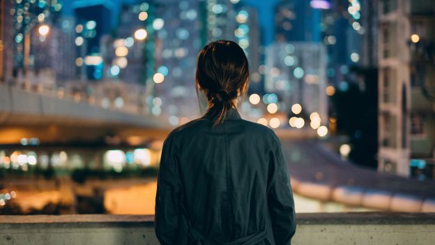 The invisible danger of the 'glass cliff' - BBC Future